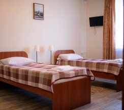 Трехместный номер с 3 односпальными кроватями в Вояж