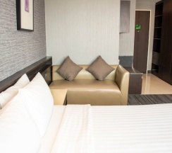 Двухместный номер Deluxe с балконом двуспальная кровать в Chor Cher - The Luxury Green Hotel