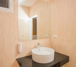 Трёхместный номер Deluxe с балконом в Casa de Coral Phuket