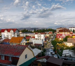 4-местные апартаменты люкс с балконом, вид на горы (#135) в Geo Apart