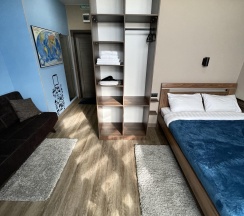 Номер делюкс семейный с 1 односпальной и 1 двуспальной кроватью в Pallada