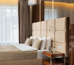 Апартаменты для 5 гостей в V Hotel&Rooftop lounge