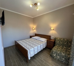 Трёхместный номер Standard с балконом и с видом на город в Morskoy priboy