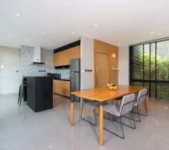 Вилла с 2 комнатами с балконом и с видом на горы в Design Duplex P10 in Natural Park Resort