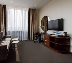 Номер категории «Люкс» с большой кроватью (King size) в Hilton Garden Inn Volgograd