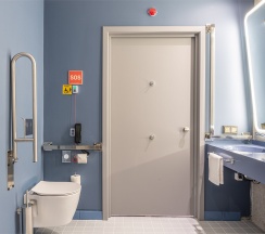 Стандарт с двуспальной кроватью для гостей с инвалидностью в Cosmos Smart Kogalym