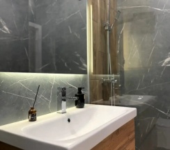 Двухместные апартаменты Superior с балконом (двуспальная кровать) в Квартира Бизнес Класса Комфортная и Удобная от ДимДом
