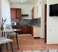 Уютная квартира с отдельной спальней рядом с озером в Как Дома 05