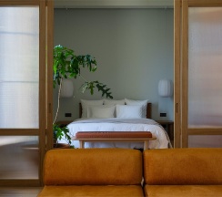 Residence #13 by Yaratam Design в Hideout Residence