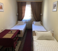 Номер стандарт с 4 односпальными кроватями в Home Hotel