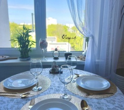 Трёхместные апартаменты с балконом и с видом на город в Квартира У метро Пушкинская