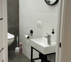 Апартаменты Comfort с 3 комнатами с видом на город в Апартаменты WHITE APARTMENT рядом с центром