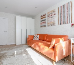 Апартаменты с 2 комнатами с балконом в Квартира Eliza Home у ст. метро Ул. Дыбенко