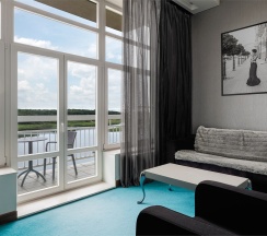 Семейный люкс с балконом и видом на береговую линию в Radisson Завидово