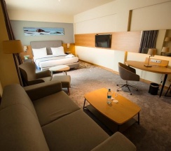 Двухместный номер Executive рядом с пляжем двуспальная кровать в Holiday Inn Aktau-Seaside
