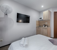 Улучшенный с двухспальной кроватью в Myhotel24 kristalin