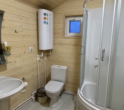 Домик у пруда в Ирбис