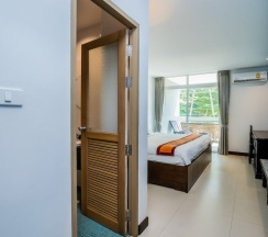 Студия Deluxe с балконом в Kata Tranquil Villa