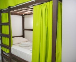 Мужской четырёхместные (Верхнее, без окна) в Sunny Sochi Hostel
