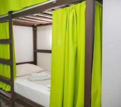 Мужской четырёхместные (Верхнее, без окна) в Sunny Sochi Hostel