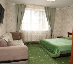 2-комнатная комната люкс в Golden House