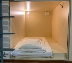 Кровать в 12-местном общем номере (без окна) в Соты