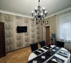 Шестиместные апартаменты с балконом в Гостевой дом