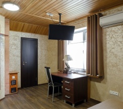 Шестиместный коттедж Comfort с 3 комнатами с красивым видом из окна в Дубки