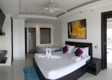 Люкс Royal в Vtsix Condo Service at View Talay Condo