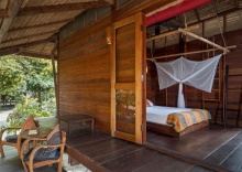 Бунгало с видом на сад в Castaway Resort Koh Lipe