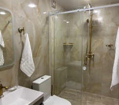Четырёхместные апартаменты категории "Комфорт" в Astoria Apartments