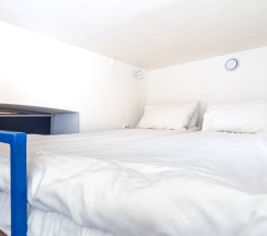 Двухместный номер с собственной ванной комнатой «Фантастика» в BookCase Hostel