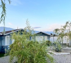 Двухместный семейный Домик с террасой двуспальная кровать в Летняя сказка