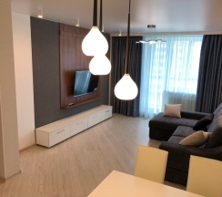 Улучшенные апартаменты с гостиной и спальней в Sibgat Apartments