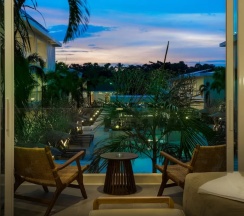 Номер Deluxe с балконом и с красивым видом из окна в Niranapa Boutique Resort
