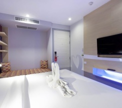 Номер Deluxe с балконом в The AIM Patong Hotel