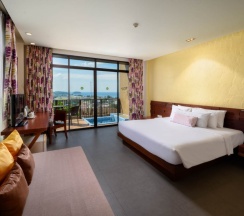 Двухместный номер Deluxe Jacuzzi с видом на море двуспальная кровать в Karon Phunaka Resort