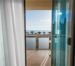 Люкс с балконом морская сторона. Корпус 2 в Amza Парк