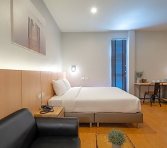 Двухместный люкс Deluxe двуспальная кровать в The Arbern Hostel x Bistro