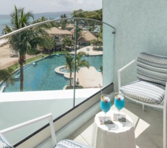 Butler Suite Tranquility Soaking Tub Mammee Bay c 1 комнатой с балконом и с видом на океан в Sandals Dunns River All Inclusive