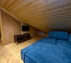 Номер в избе с 3 комнатами с балконом и с красивым видом из окна в Вкс