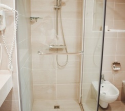 Двухместный люкс Business с балконом и с видом на море двуспальная кровать в Diana Palace