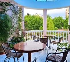 Двухместная студия Мансарда с балконом и с красивым видом из окна 2 отдельные кровати в Милана