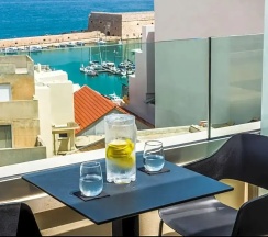 Двухместный номер Deluxe с видом на море (двуспальная кровать) в Ibis Styles Heraklion Central