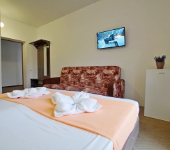 Семейный трехместный номер в Белое солнце