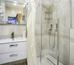 24 семейный номер Мансарда с 2 комнатами с балконом и с видом на море в Exclusive Hotel&Apartments