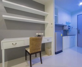 Двухместная студия Deluxe с видом на бассейн двуспальная кровать в Baba House Phuket Hotel