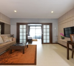 Люкс Deluxe с балконом в Grand Asoke Suites Boutique Residence