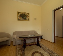 СЕМЕЙНЫЙ (3-Х КОМНАТНЫЙ НОМЕР) в Чайка