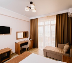 Корпус Прайд Стандарт с Видом на Парк в Family Pride Inn Прайд